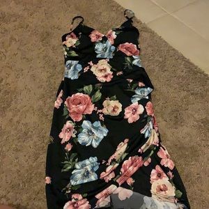 Cute floral dress black and sized xs